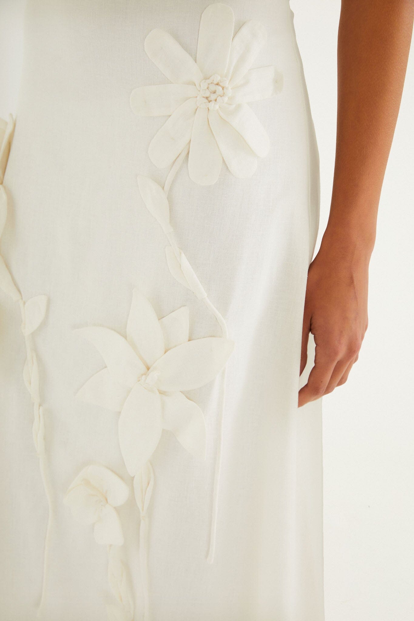 FARM Rio Shop Off-White 3d Flowers Midi Skirt