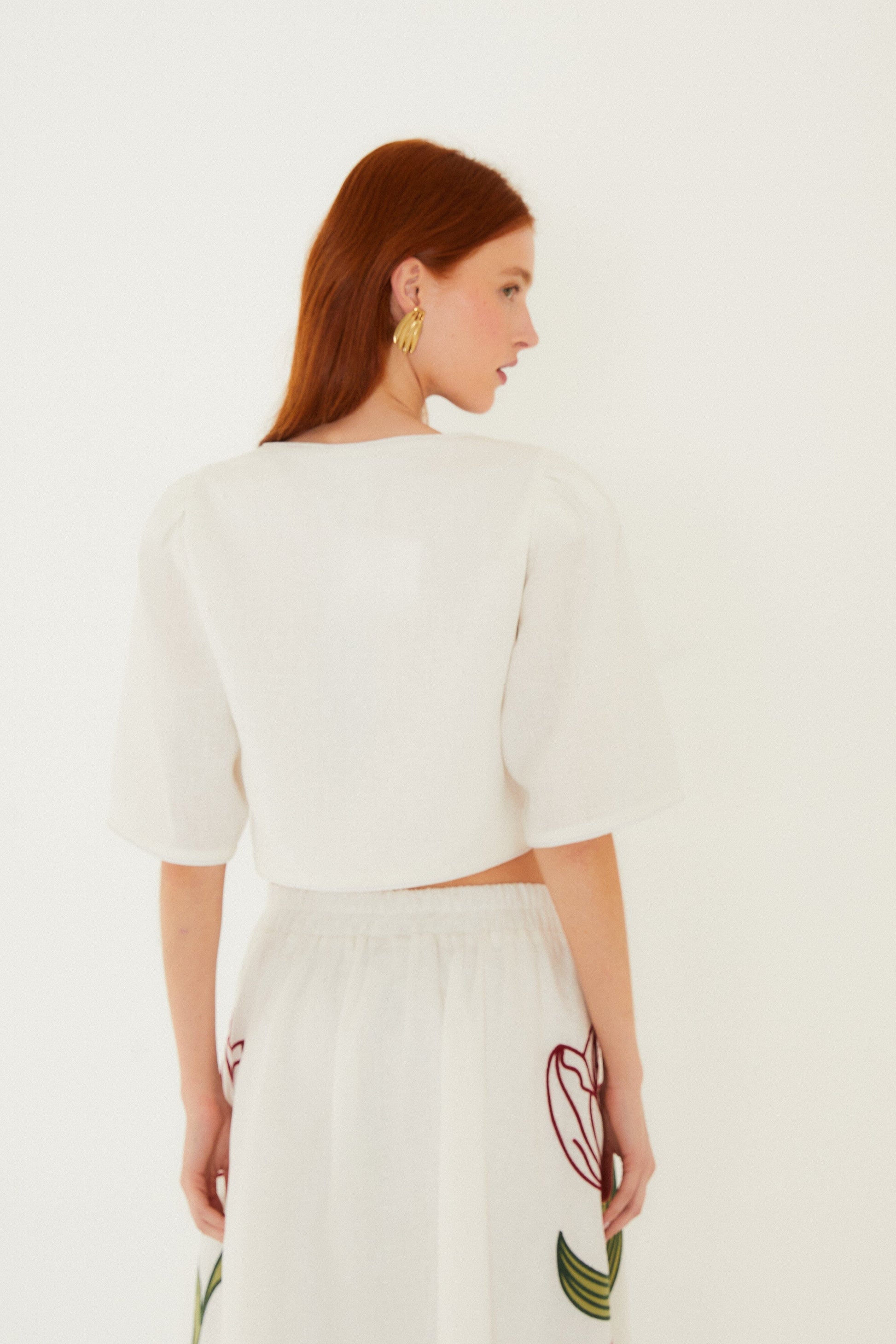 FARM Rio Shop Off-White Flower Embroidered Euroflax Premium Linen Crop Top