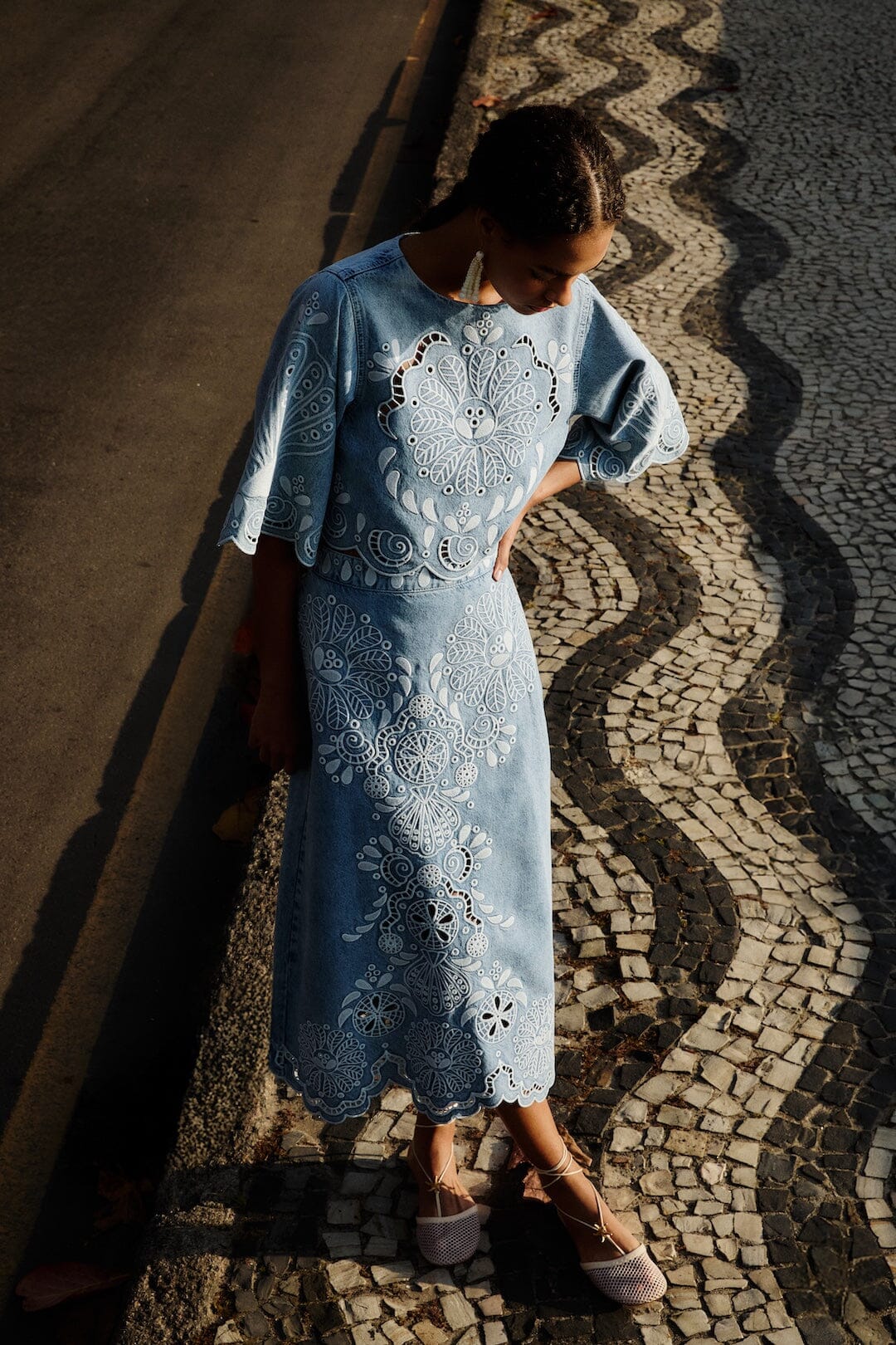 FARM Rio Shop Denim Richelieu Wavy Hem Midi Skirt
