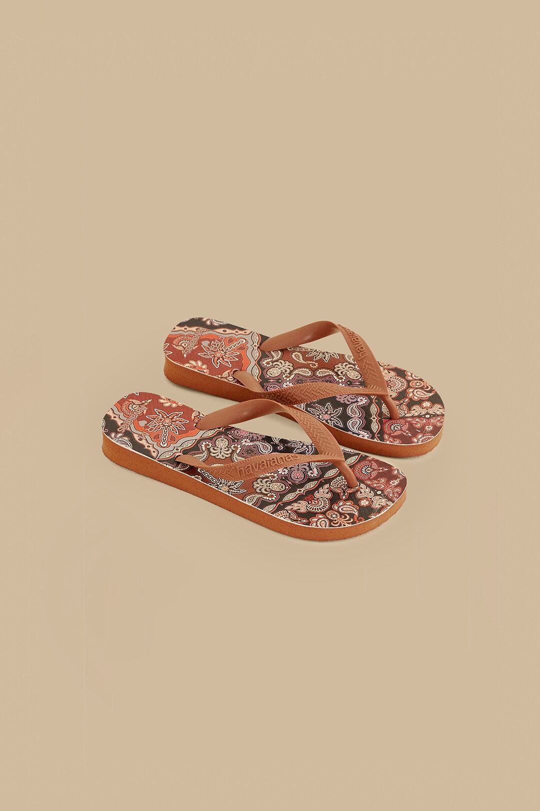 FARM Rio Shop Brown Scarf Havaianas