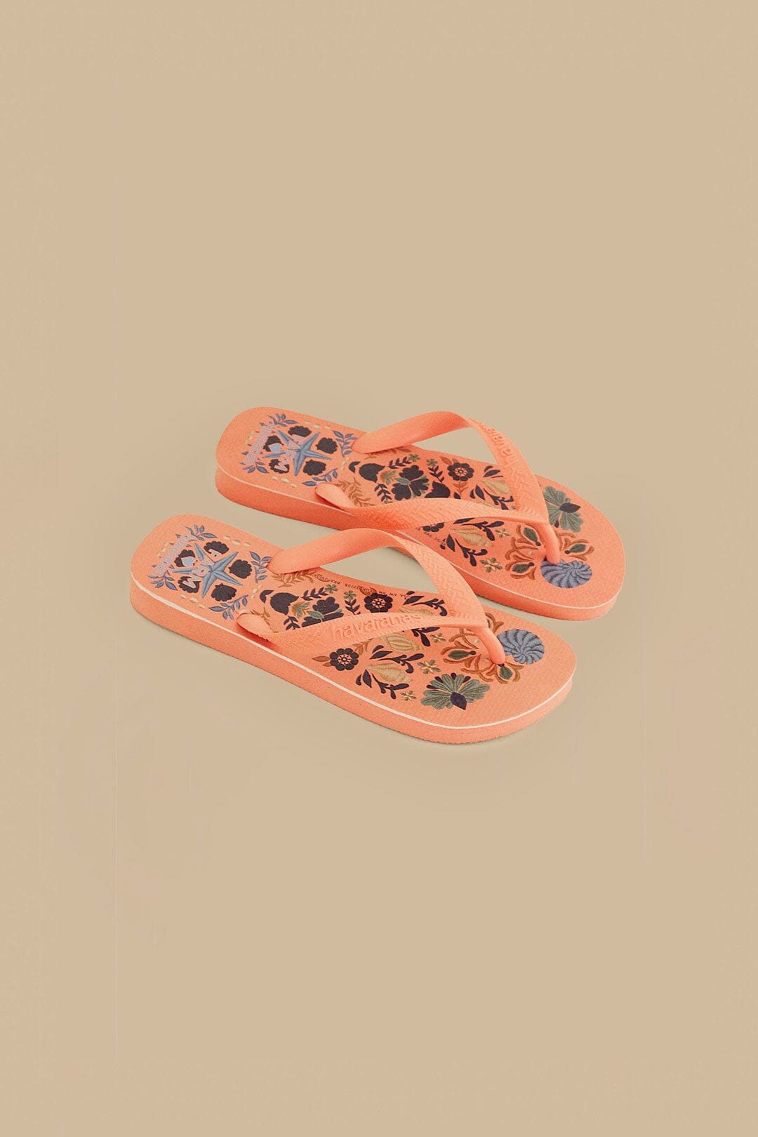 FARM Rio Shop Seasheel Tapestry Havaianas